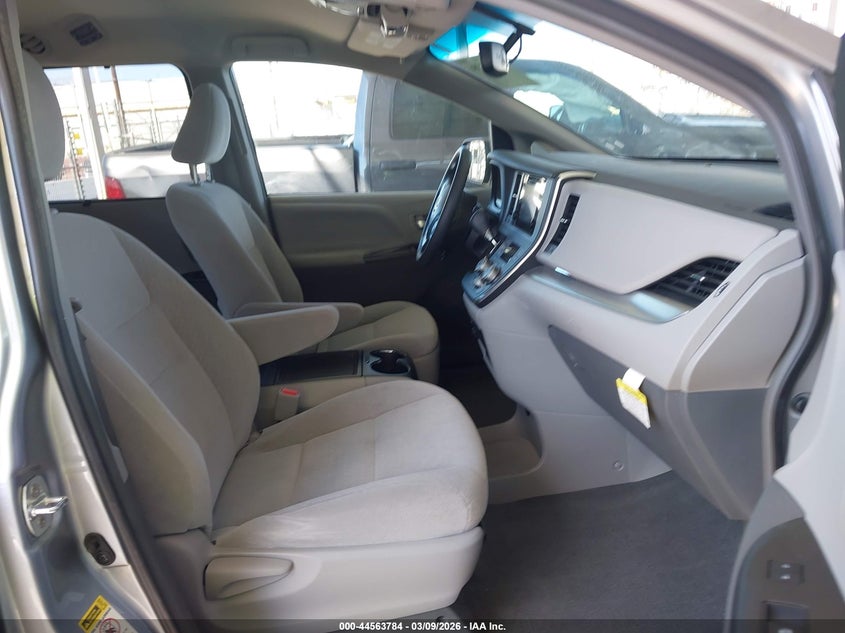 2016 Toyota Sienna Le 8 Passenger