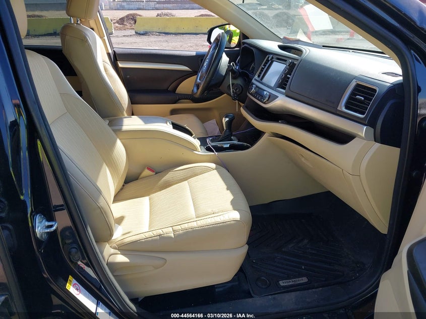 2016 Toyota Highlander Le Plus V6