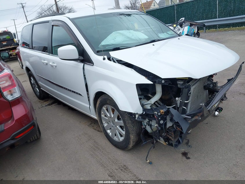 2016 Chrysler Town & Country Touring