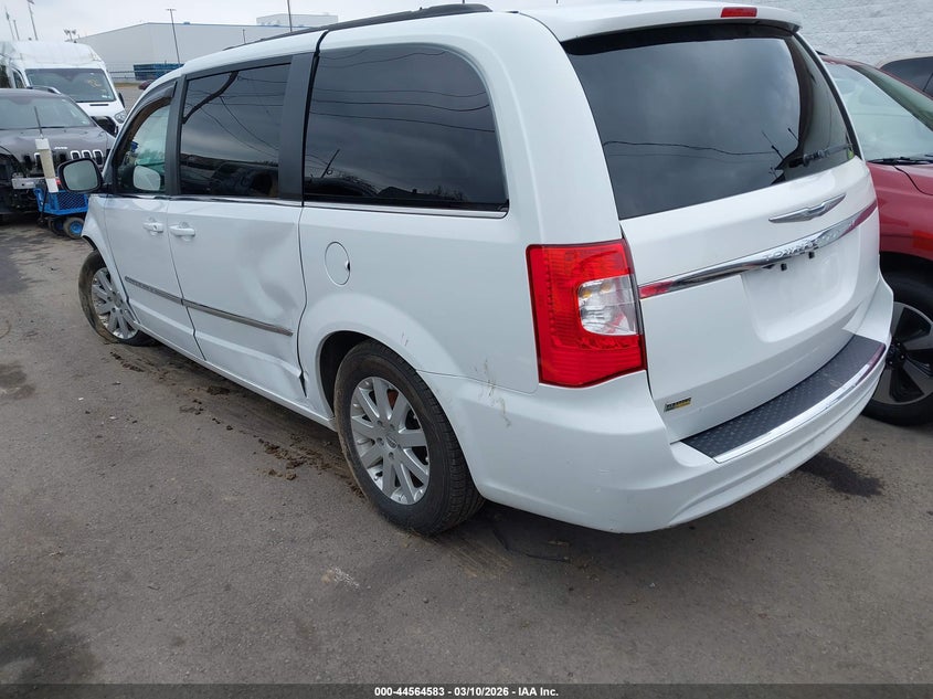 2016 Chrysler Town & Country Touring
