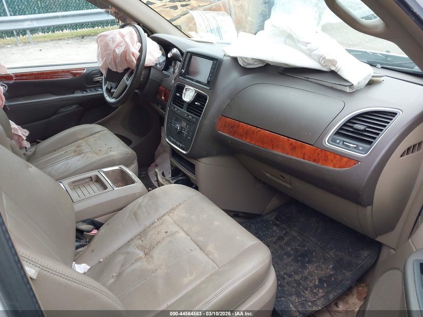 2016 Chrysler Town & Country Touring