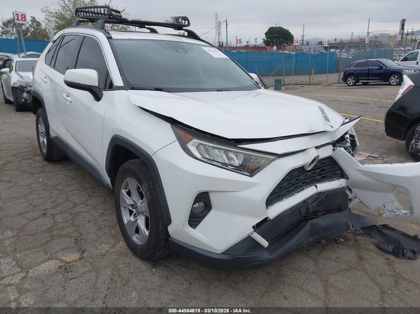 2019 TOYOTA RAV4 XLE