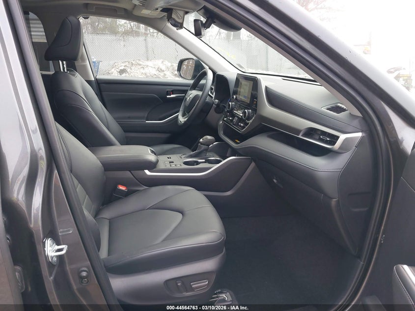 2024 Toyota Highlander Hybrid Xle