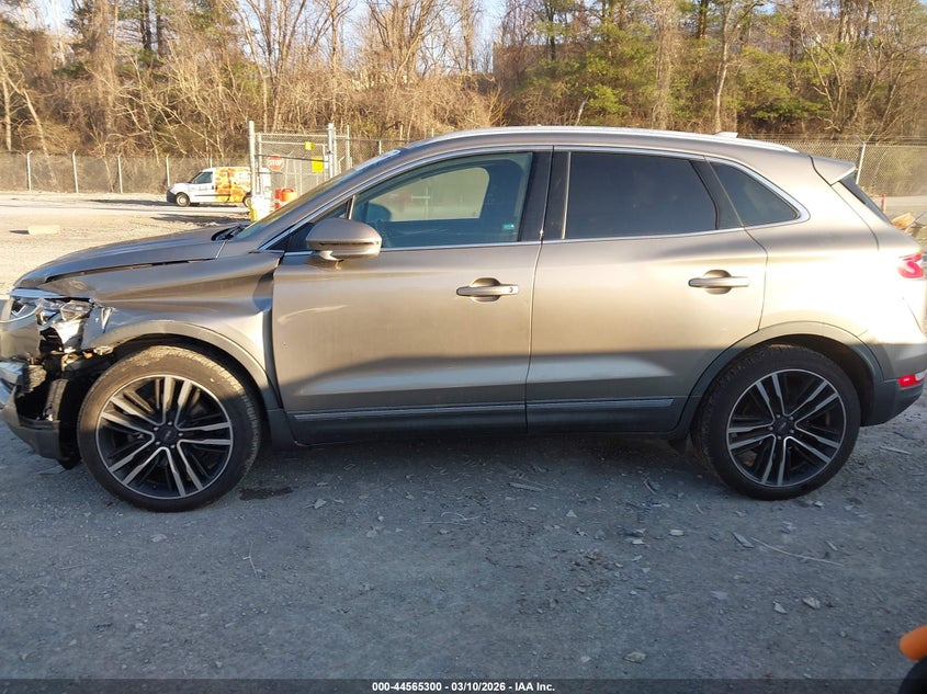 LINCOLN MKC 2017 VIN 5LMTJ3DH4HUL40261
