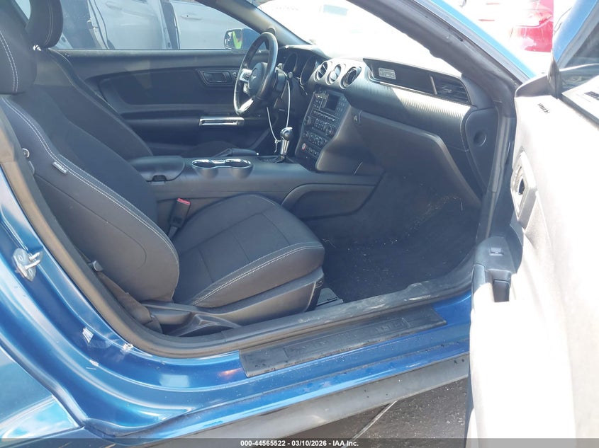 2017 Ford Mustang V6