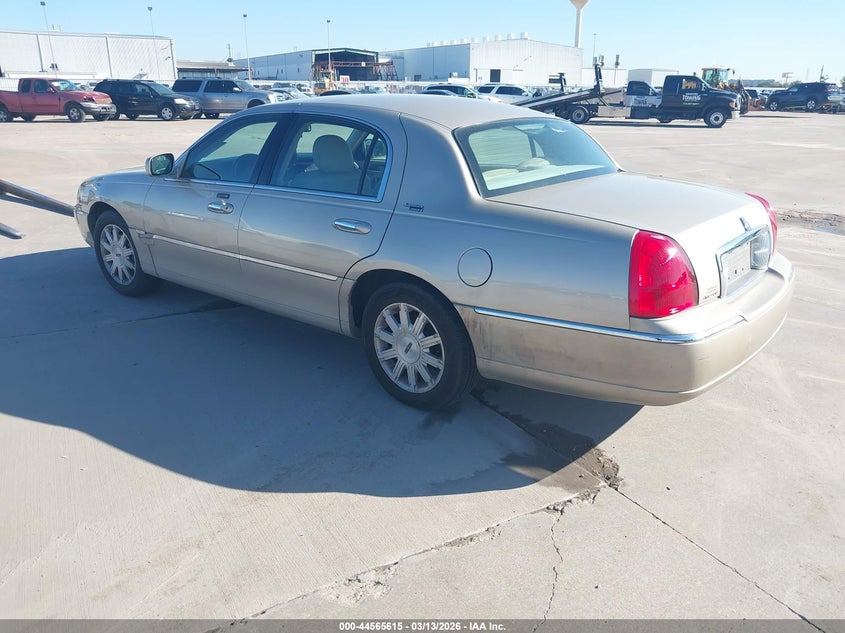 Vin: 2lnbl8cv2ax751900, lot: 45062493, lincoln town car signature limited 20103
