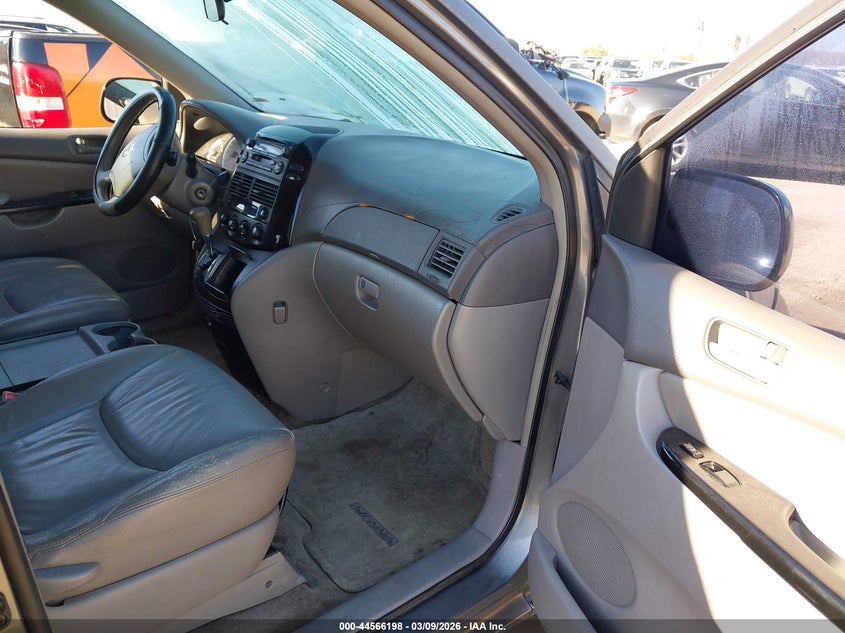 2005 Toyota Sienna Le