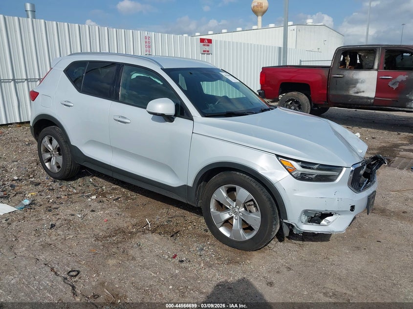 2022 Volvo Xc40 T4 Momentum