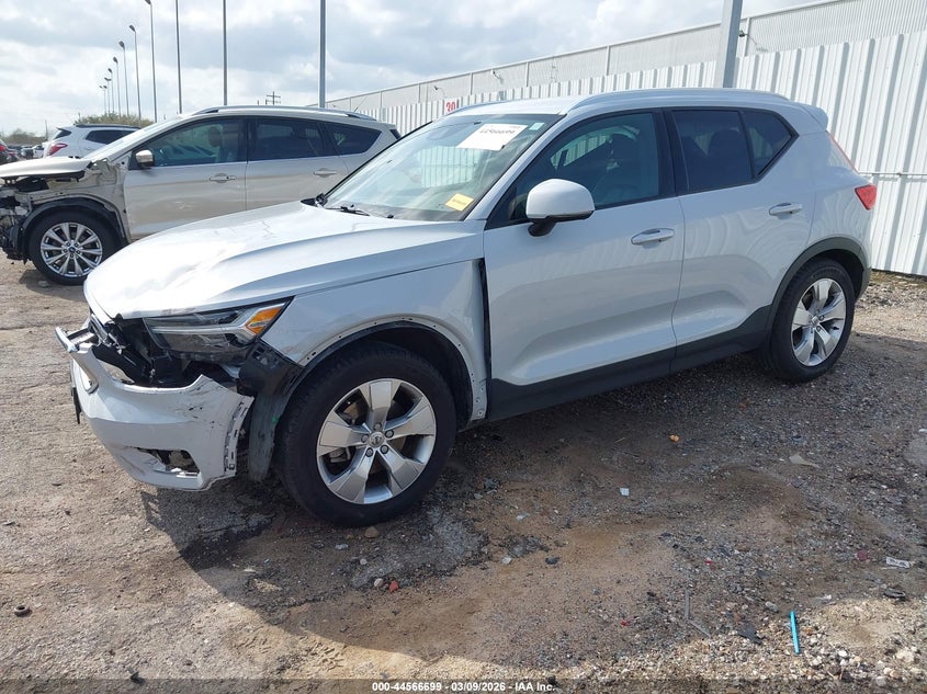 2022 Volvo Xc40 T4 Momentum