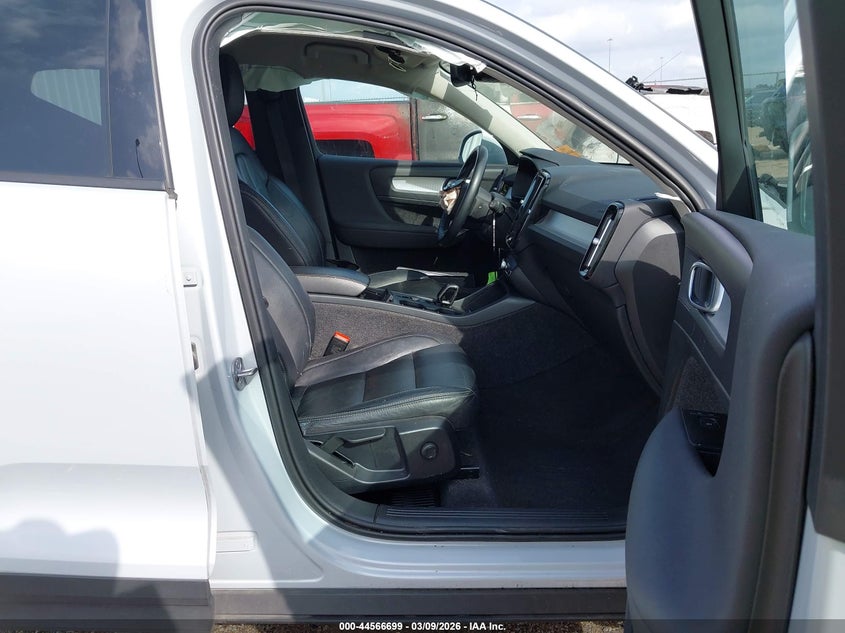 2022 Volvo Xc40 T4 Momentum