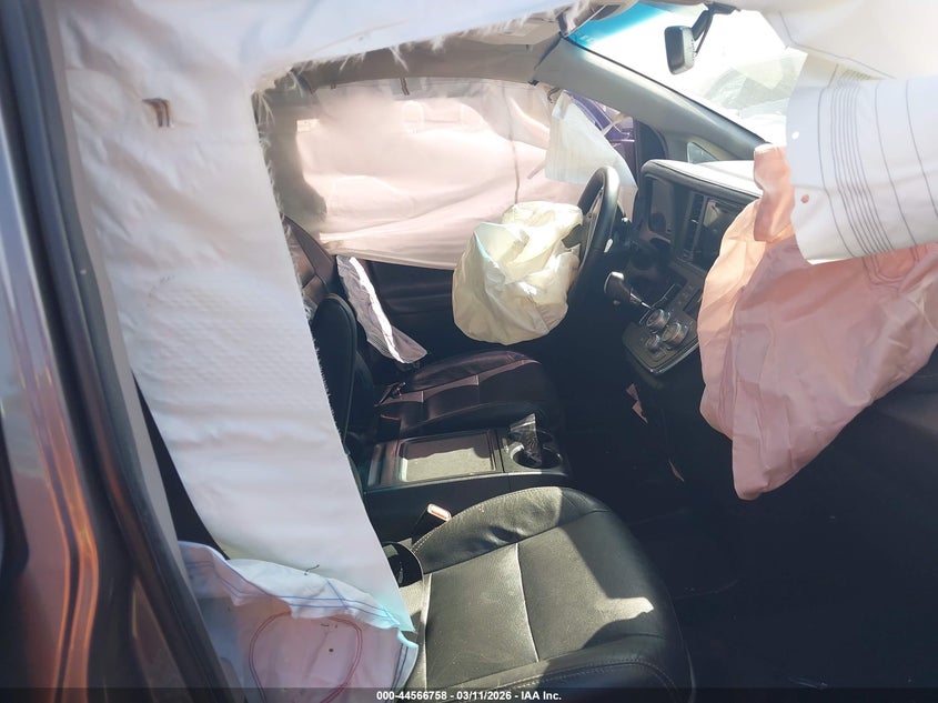 2017 Toyota Sienna Se 8 Passenger