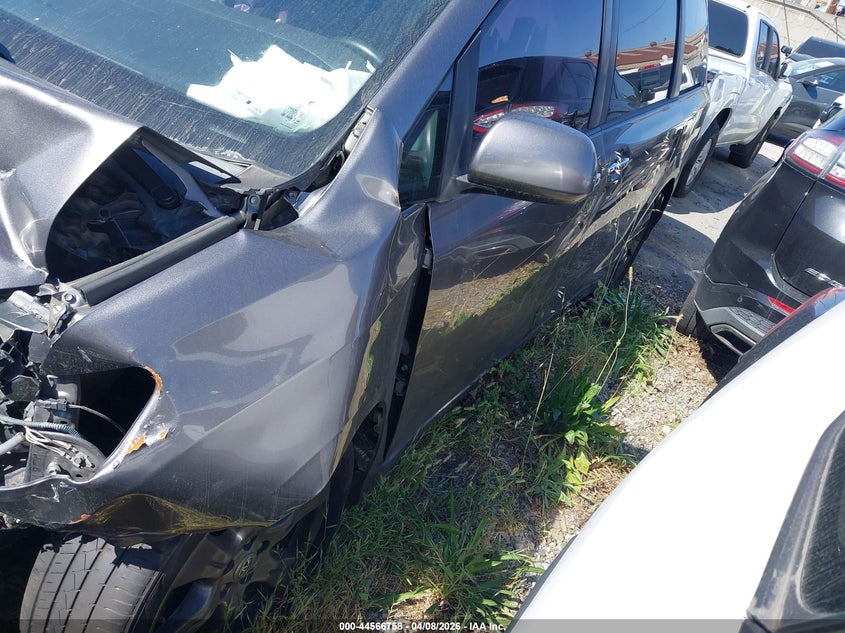 2017 Toyota Sienna Se 8 Passenger