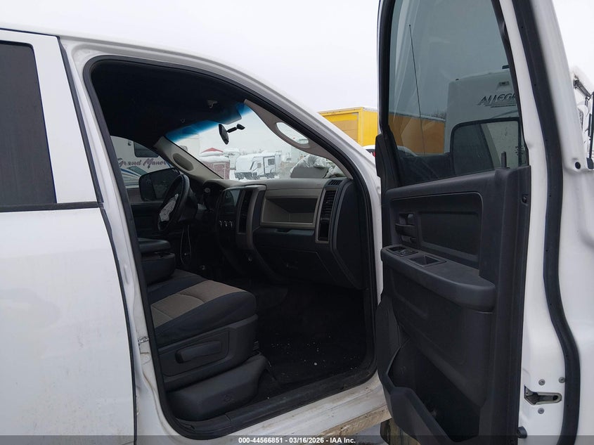 3C63DRGL6CG205738 2012 Ram 3500 Ram St white