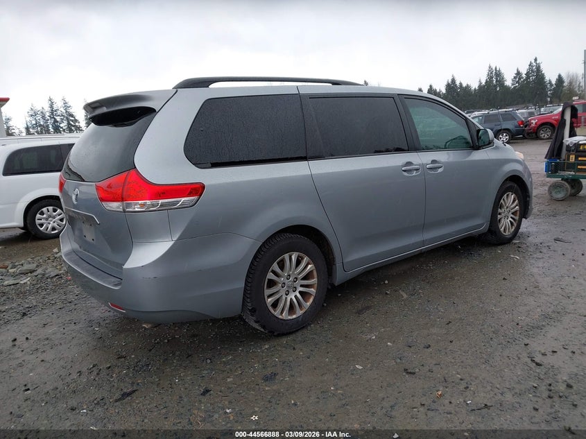 2013 Toyota Sienna Xle V6 7 Passenger Auto Access Seat/Xle V6 8 Passenger
