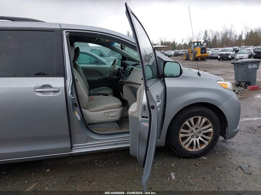 2013 Toyota Sienna Xle V6 7 Passenger Auto Access Seat/Xle V6 8 Passenger