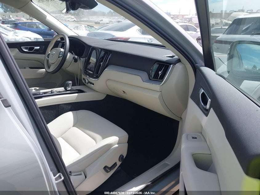 2025 Volvo Xc60 B5 Plus