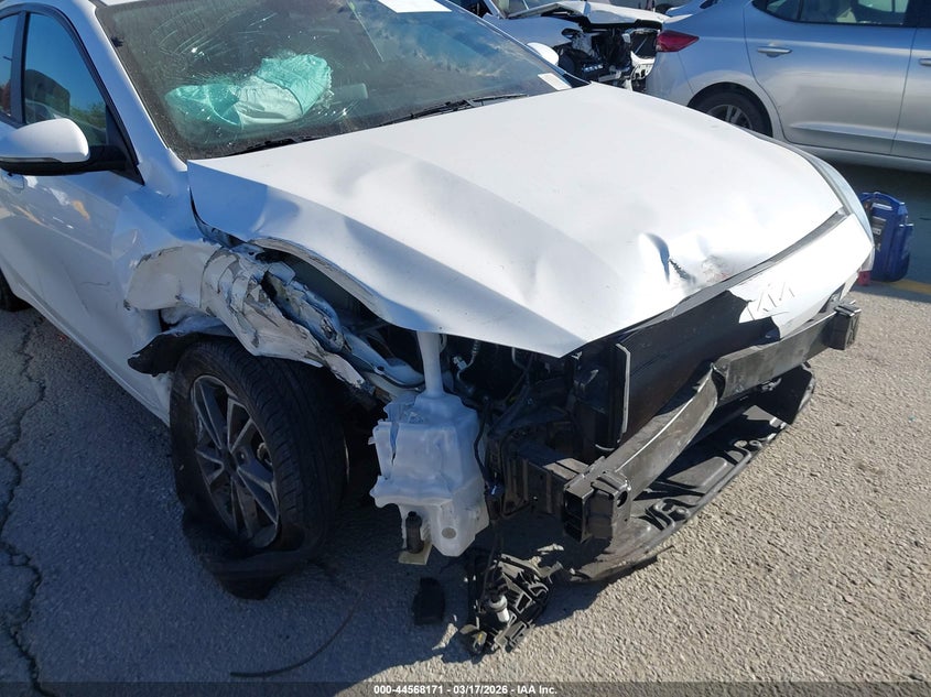 VIN 3KPF24AD7NE482994 2022 KIA FORTE LXS