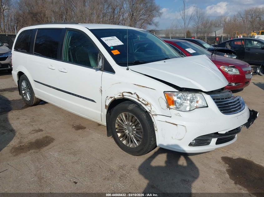 2016 Chrysler Town & Country Touring-L
