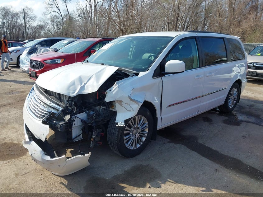 2016 Chrysler Town & Country Touring-L
