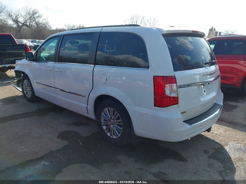 2016 Chrysler Town & Country Touring-L
