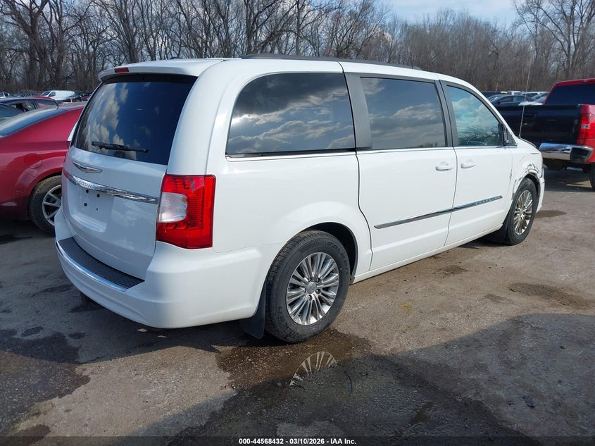 2016 Chrysler Town & Country Touring-L
