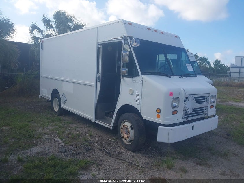 2004 FREIGHTLINER CHASSIS M LINE WALK-IN VAN