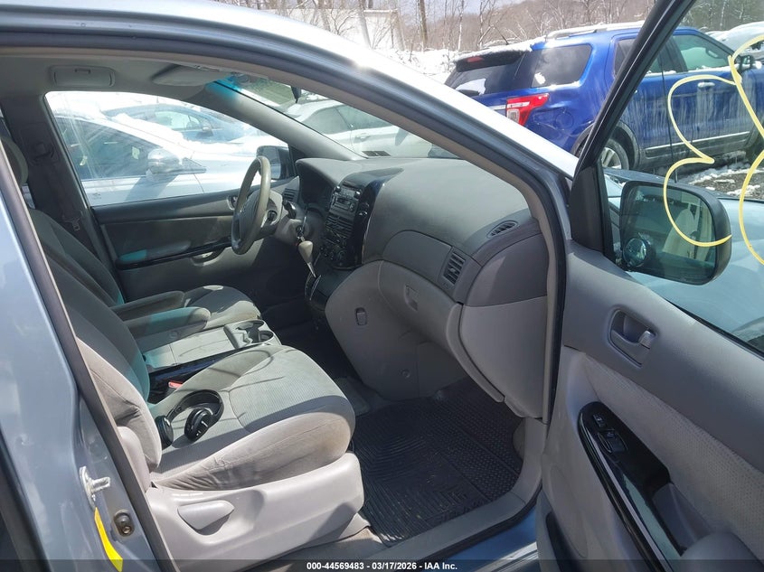 2004 Toyota Sienna Le