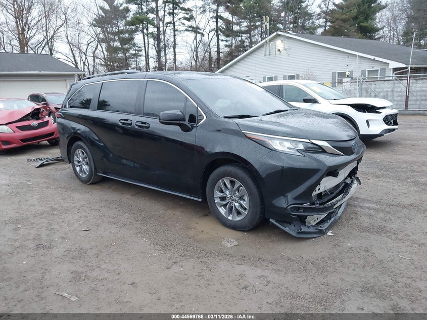 2022 TOYOTA SIENNA LE