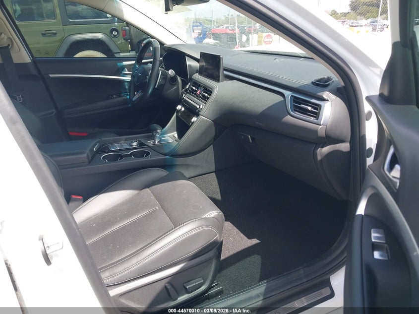 2025 Genesis G70 2.5T Rwd