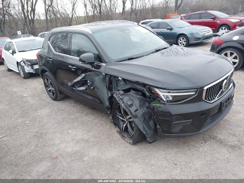 2025 Volvo Xc40 B5 Core Bright Theme