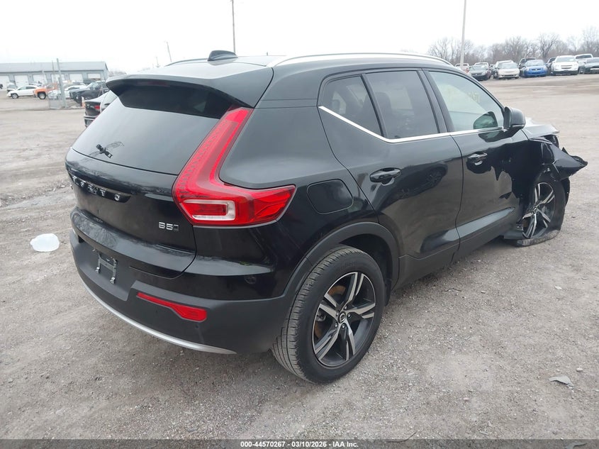 2025 Volvo Xc40 B5 Core Bright Theme