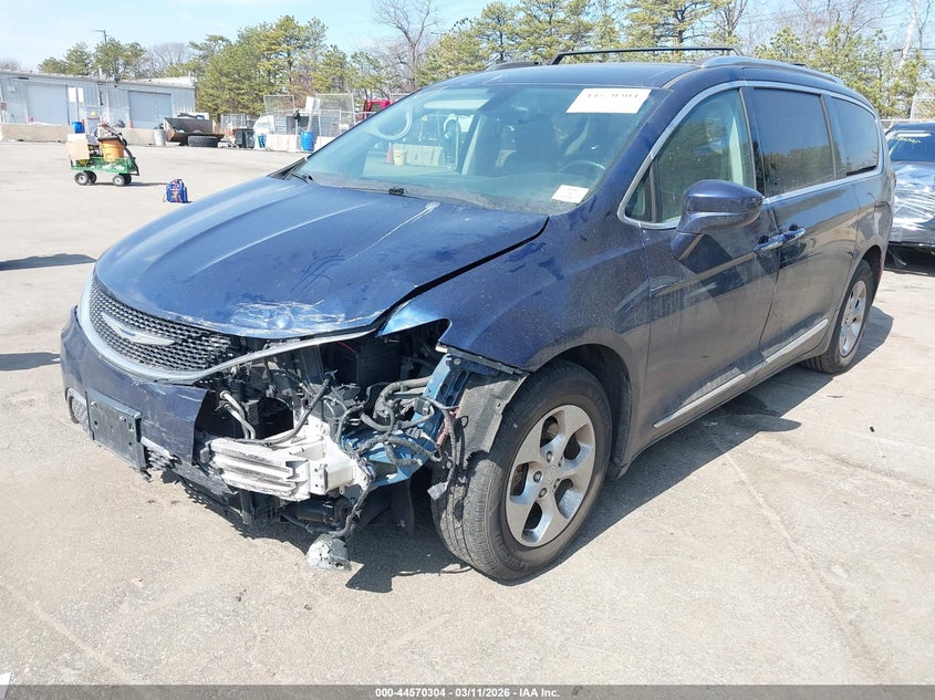 2017 Chrysler Pacifica Touring-L Plus