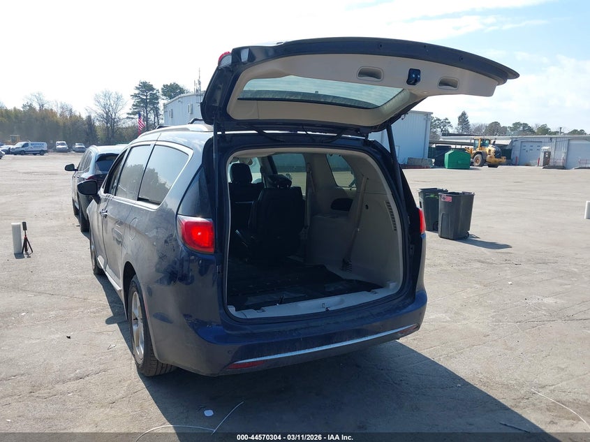 2017 Chrysler Pacifica Touring-L Plus