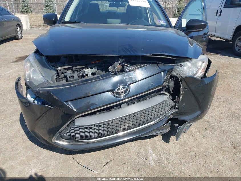 VIN 3MYDLBYV2KY517671 2019 TOYOTA YARIS LE