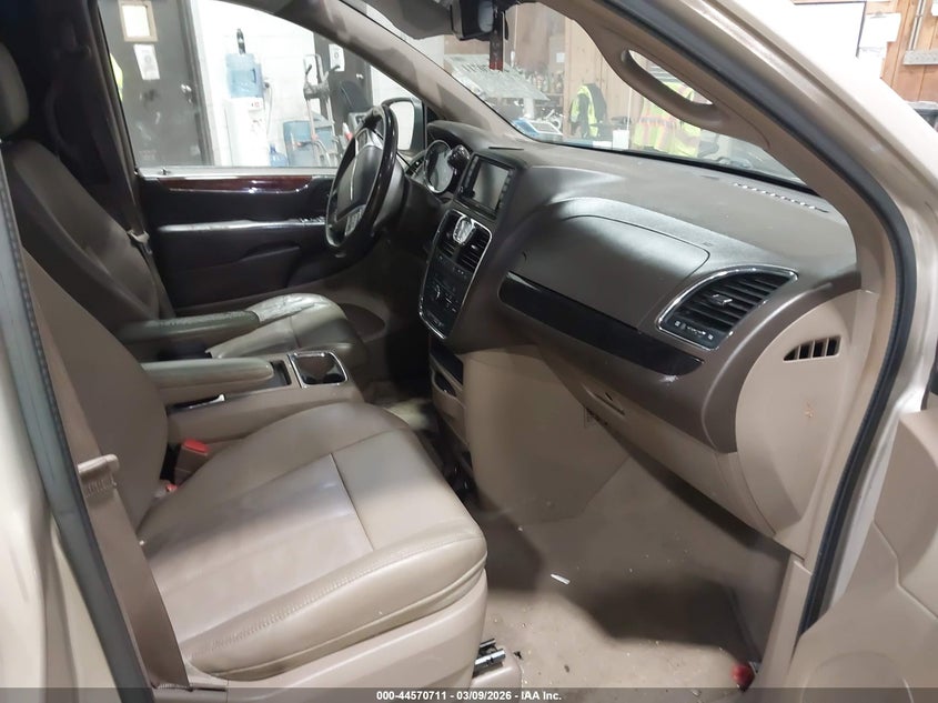2014 Chrysler Town & Country Touring