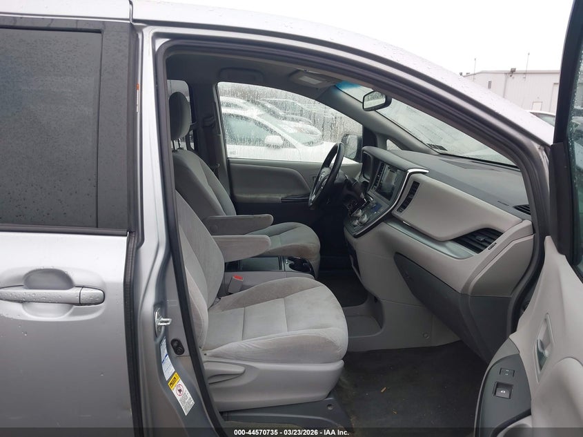 2017 Toyota Sienna Le 7 Passenger