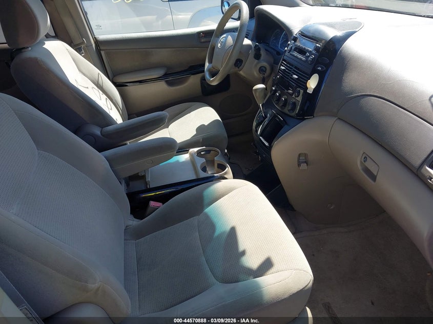 2004 Toyota Sienna Le