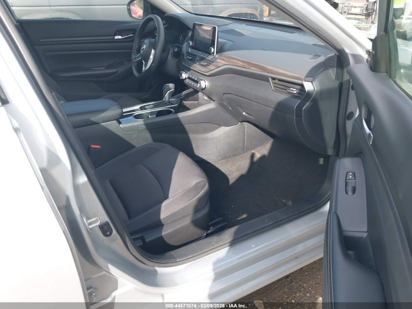 2024 Nissan Altima Sv Fwd