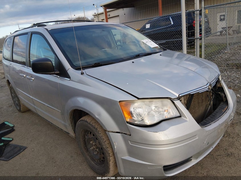 2010 Chrysler Town & Country Lx