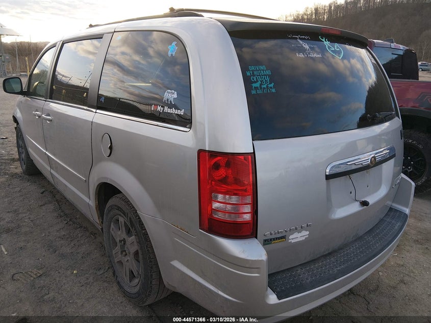 2010 Chrysler Town & Country Lx