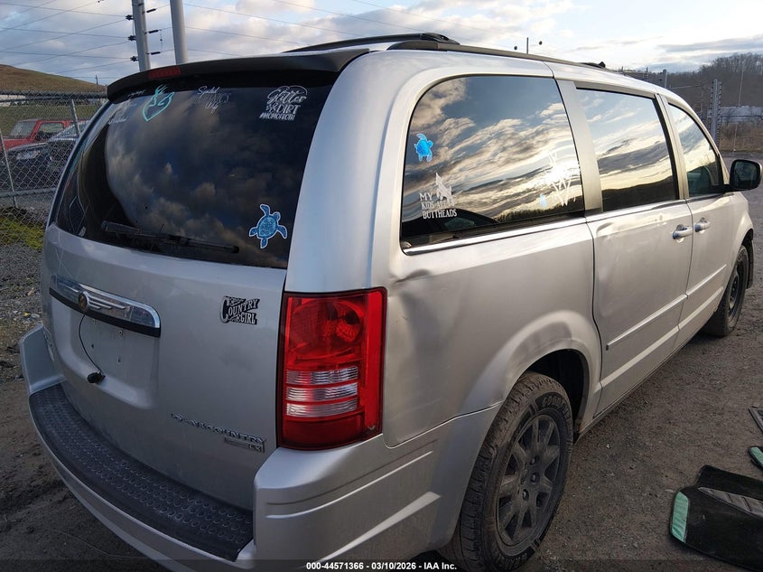 2010 Chrysler Town & Country Lx