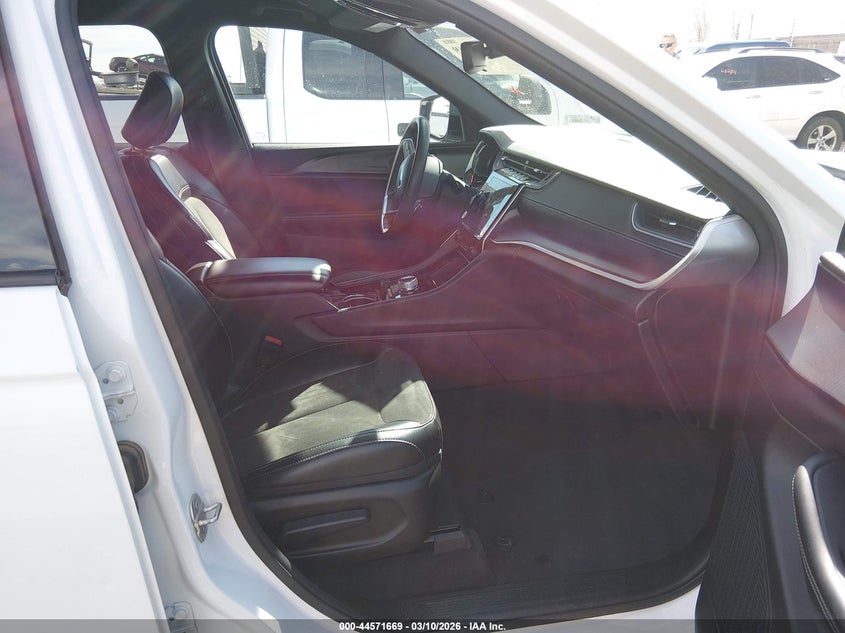 2023 Jeep Grand Cherokee L Altitude 4X4