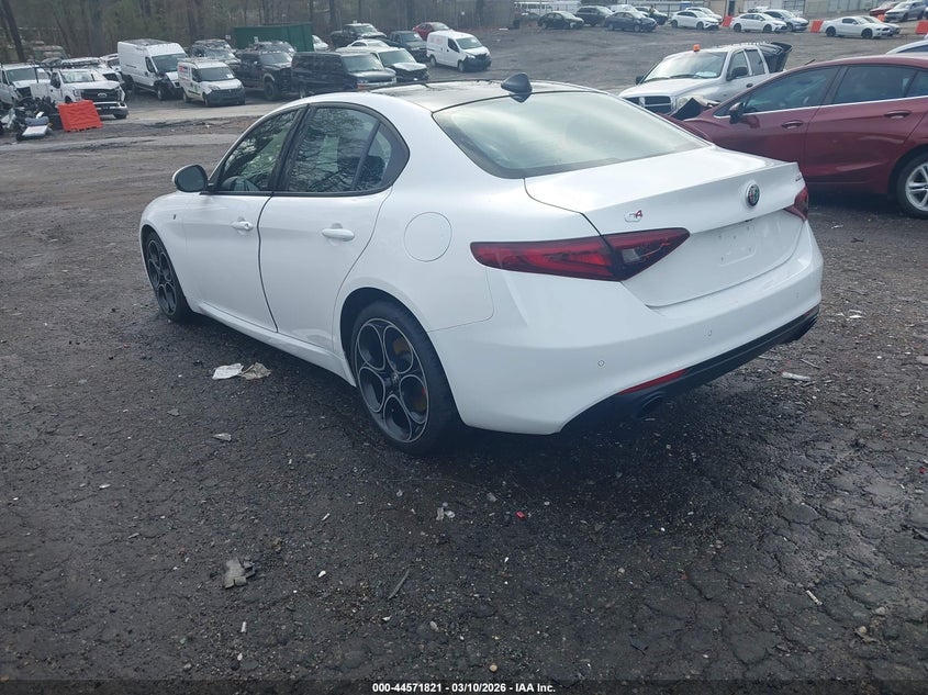 2022 Alfa Romeo Giulia Ti Awd
