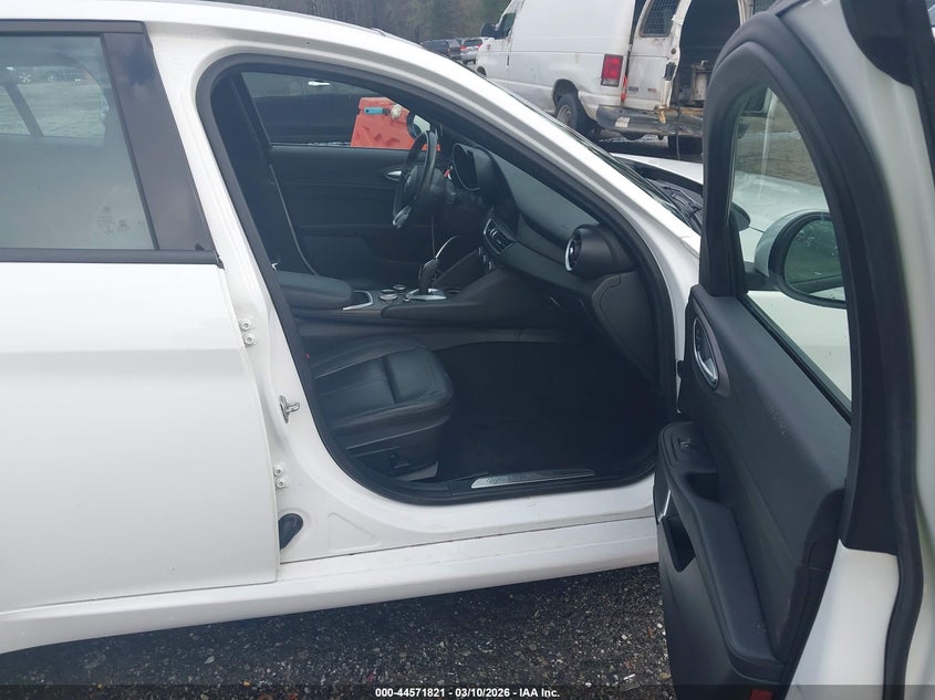 2022 Alfa Romeo Giulia Ti Awd