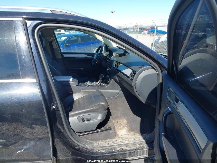 2015 Volkswagen Touareg V6 Sport