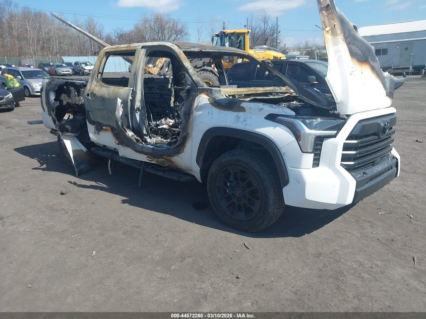2026 TOYOTA TUNDRA SR5 CREWMAX 5.5' BED