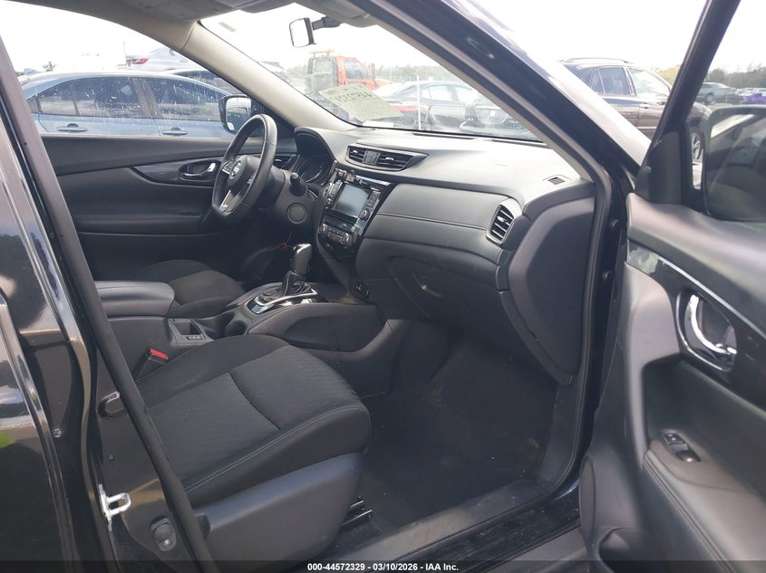 VIN KNMAT2MT9JP566517 2018 NISSAN ROGUE SV