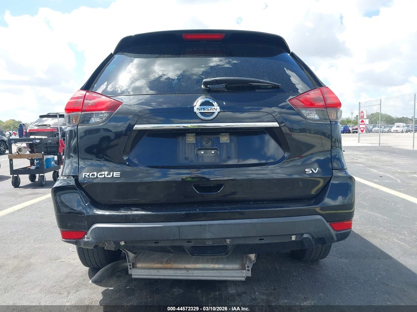VIN KNMAT2MT9JP566517 2018 NISSAN ROGUE SV