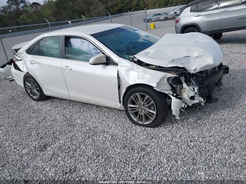 2015 TOYOTA CAMRY SE