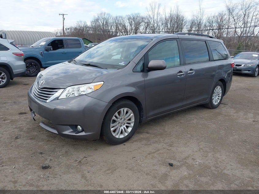 2015 Toyota Sienna Xle 8 Passenger